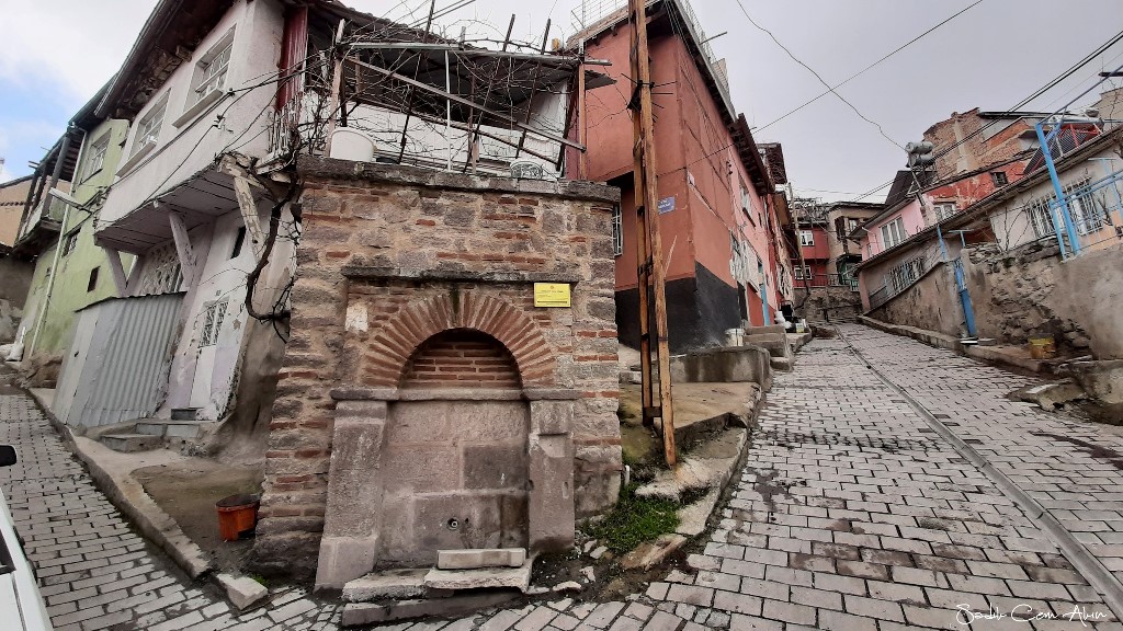 CEM AKIN, İLİMİZDEKİ TARİHİ ÇEŞMELERİ FOTOĞRAFLADI
