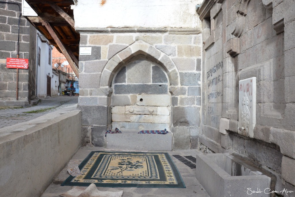 CEM AKIN, İLİMİZDEKİ TARİHİ ÇEŞMELERİ FOTOĞRAFLADI