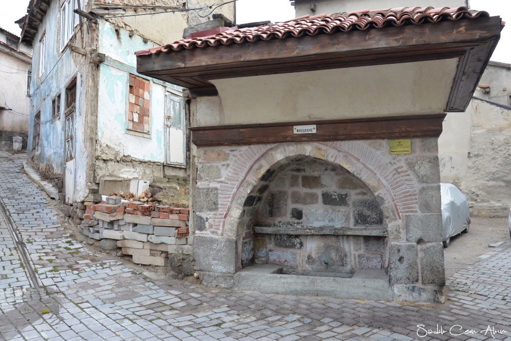 CEM AKIN, İLİMİZDEKİ TARİHİ ÇEŞMELERİ FOTOĞRAFLADI