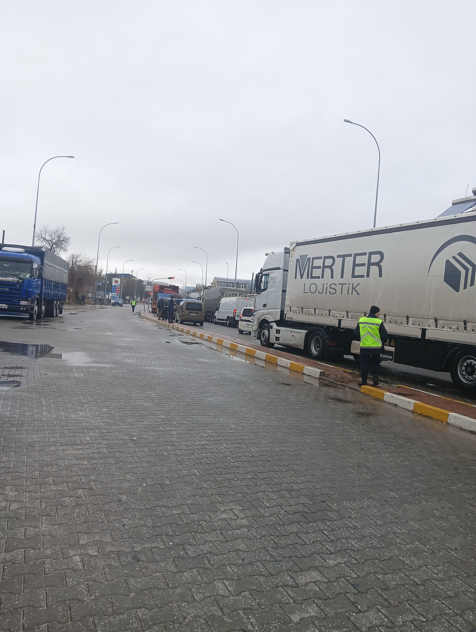 Yoğun Kar Nedeniyle Valilik Uyardı  Bu Güzergah Ağır Tonajlı Araçlara Kapandı