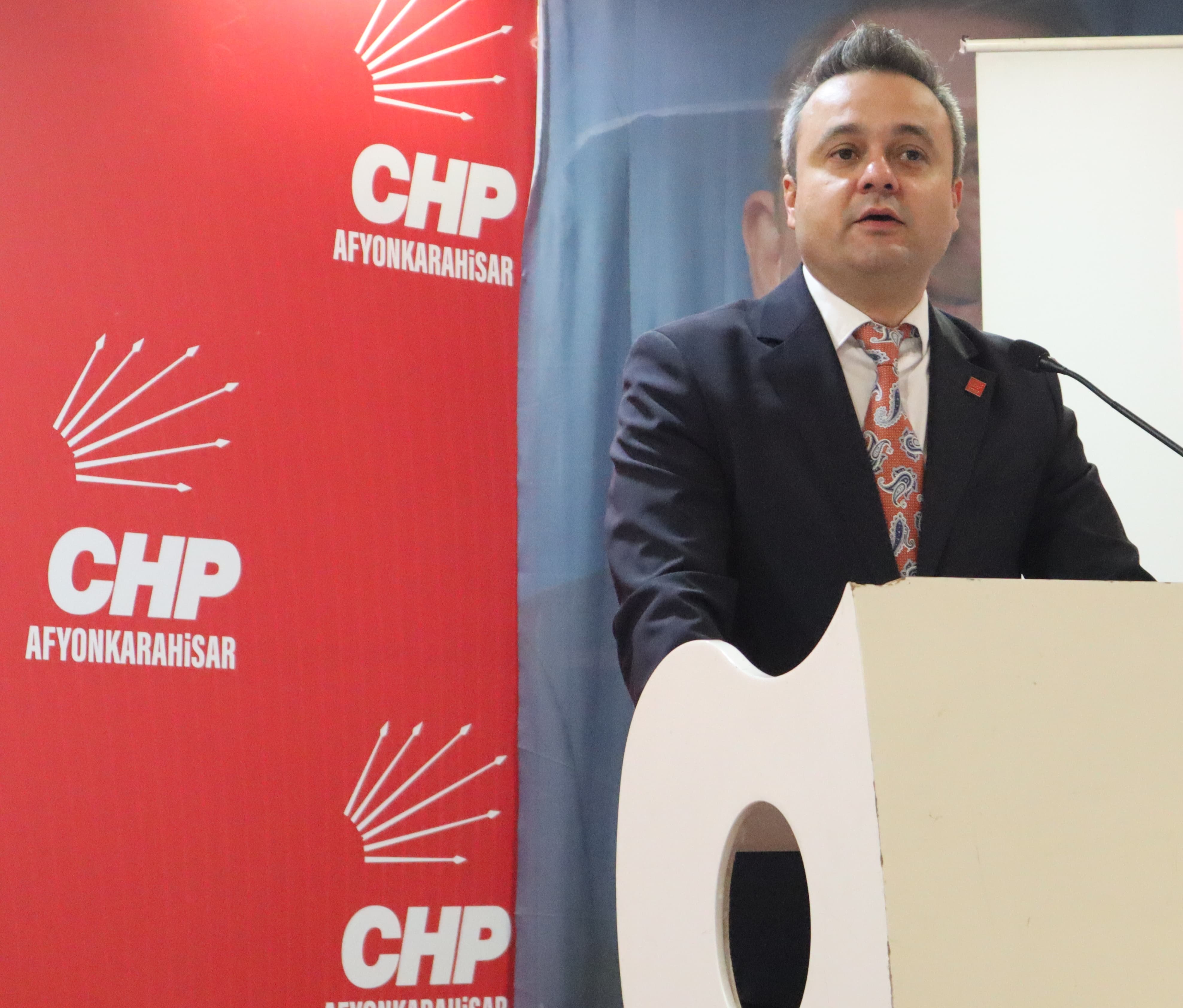 Emekliler Yılında Hayal Kırıklığı!  İl Başkanı Erhan: “Hükümet, Emeklilere Hayatı Zindan Etti!”