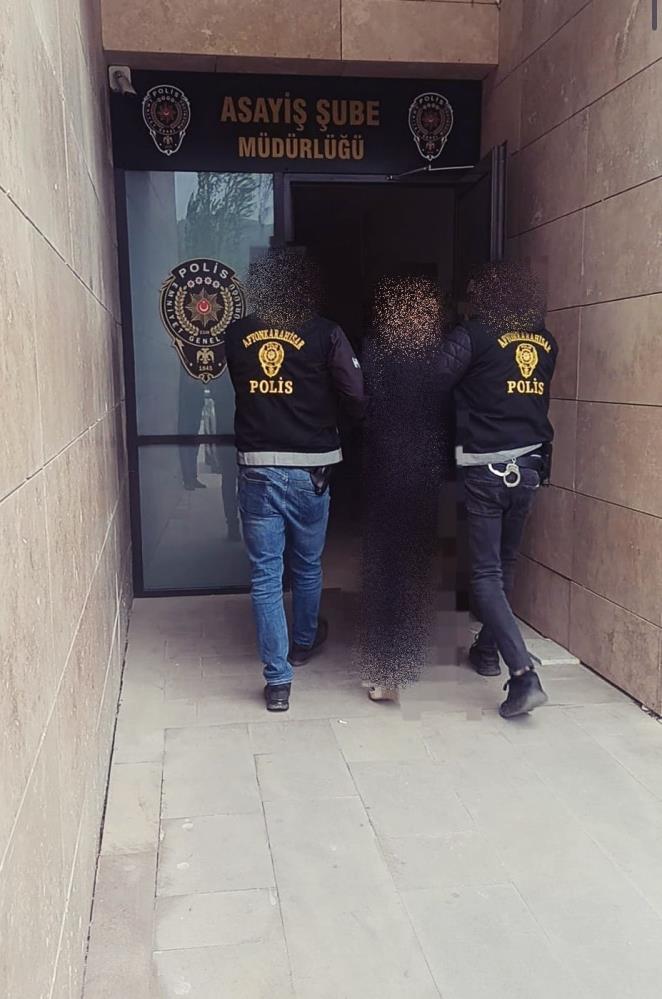 Aranan Şahıs Polis Tarafından Yakalandı! 8 Yıl 7 Ay 20 Gün Hapis Cezası Olan M.Y. Gözaltına Alındı