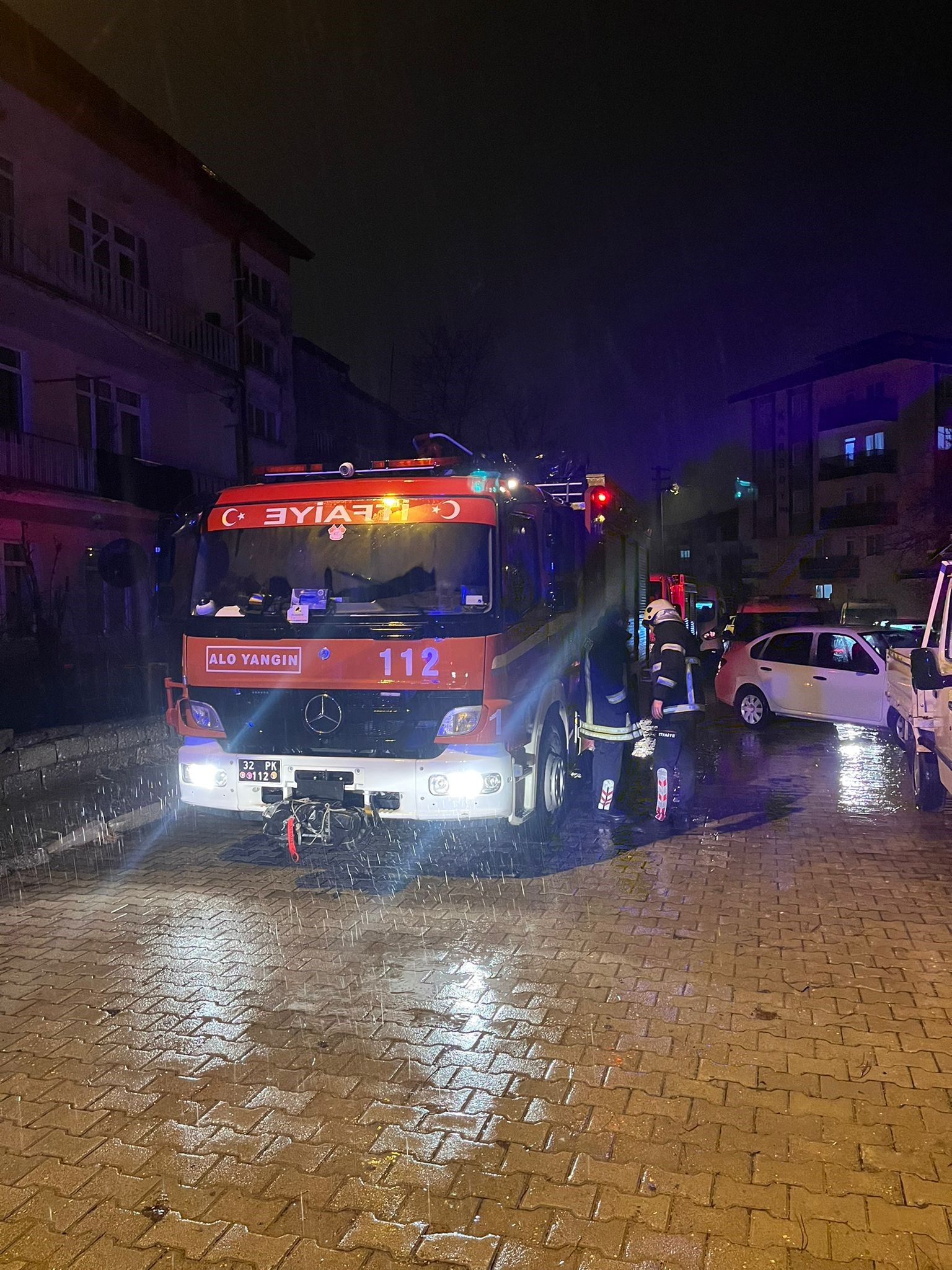 Isparta'da Doğal Gaz Kaçağı Ölümle Sonuçlandı: Baba Öldü, Eşi ve 2 Çocuğu Tedavi Altına Alındı