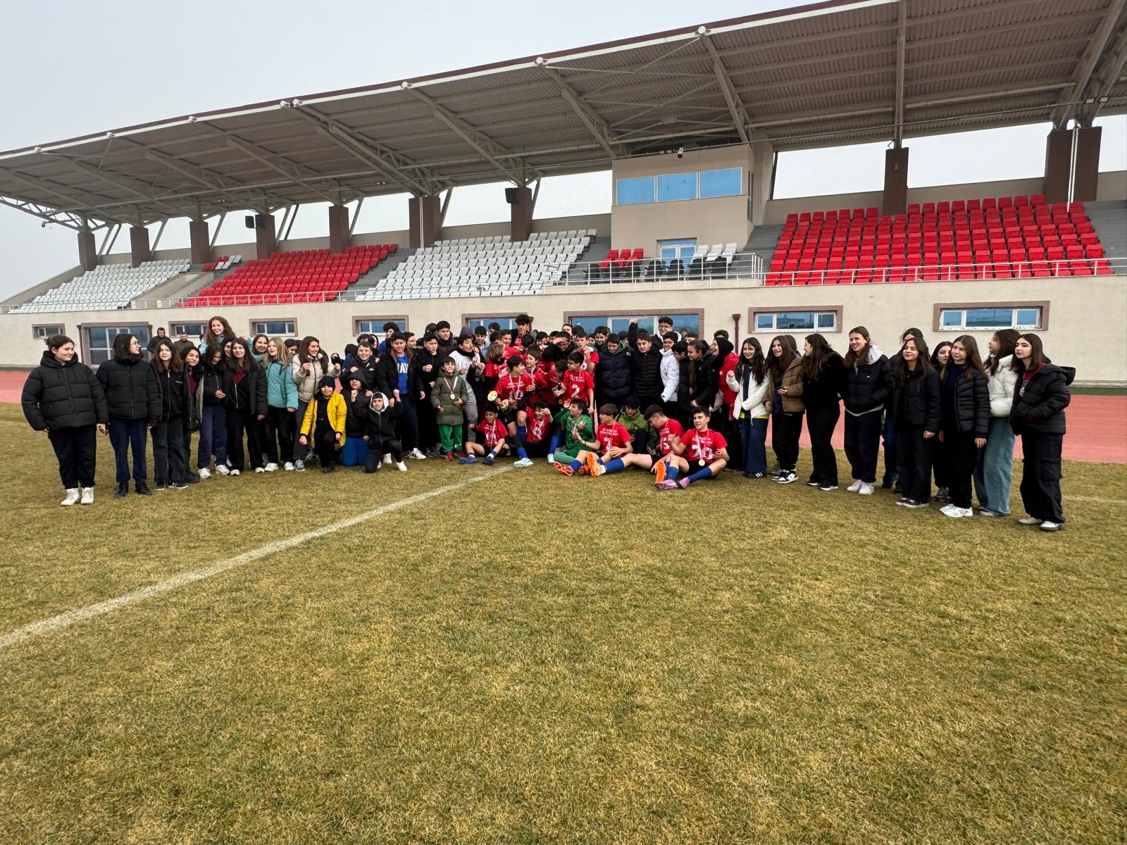 Küçükkurt Ortaokulu’nun Spor Başarıları Göz Dolduruyor
