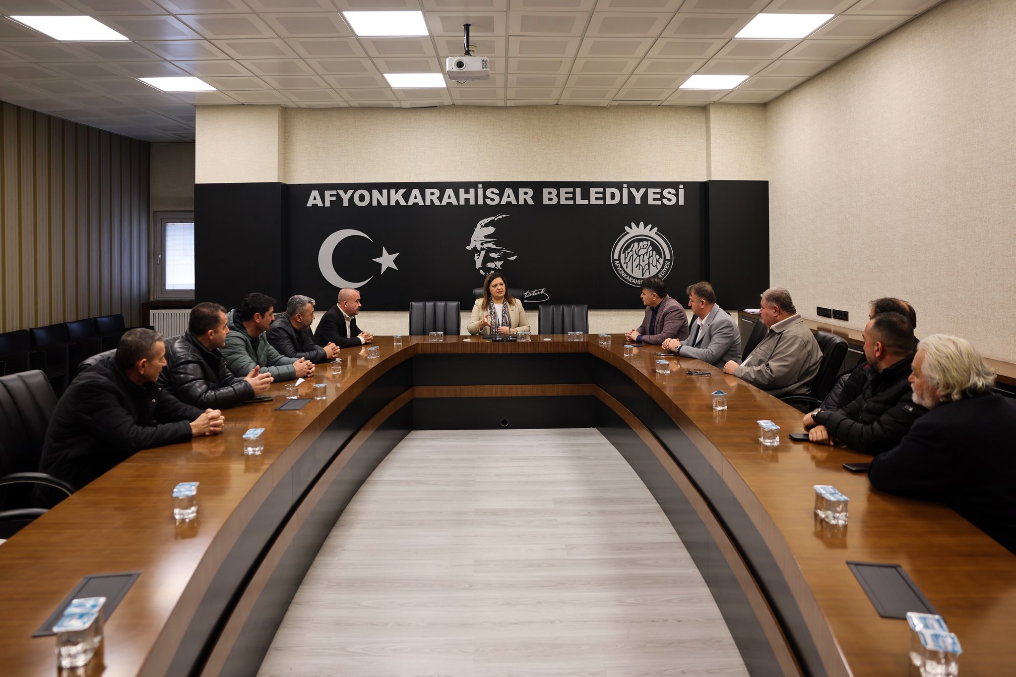 Başkan Köksal’ın Gündemi Yoğun Geçti  Önce Şoförleri Dinledi Sonra Muhtarla Bir Araya Geldi