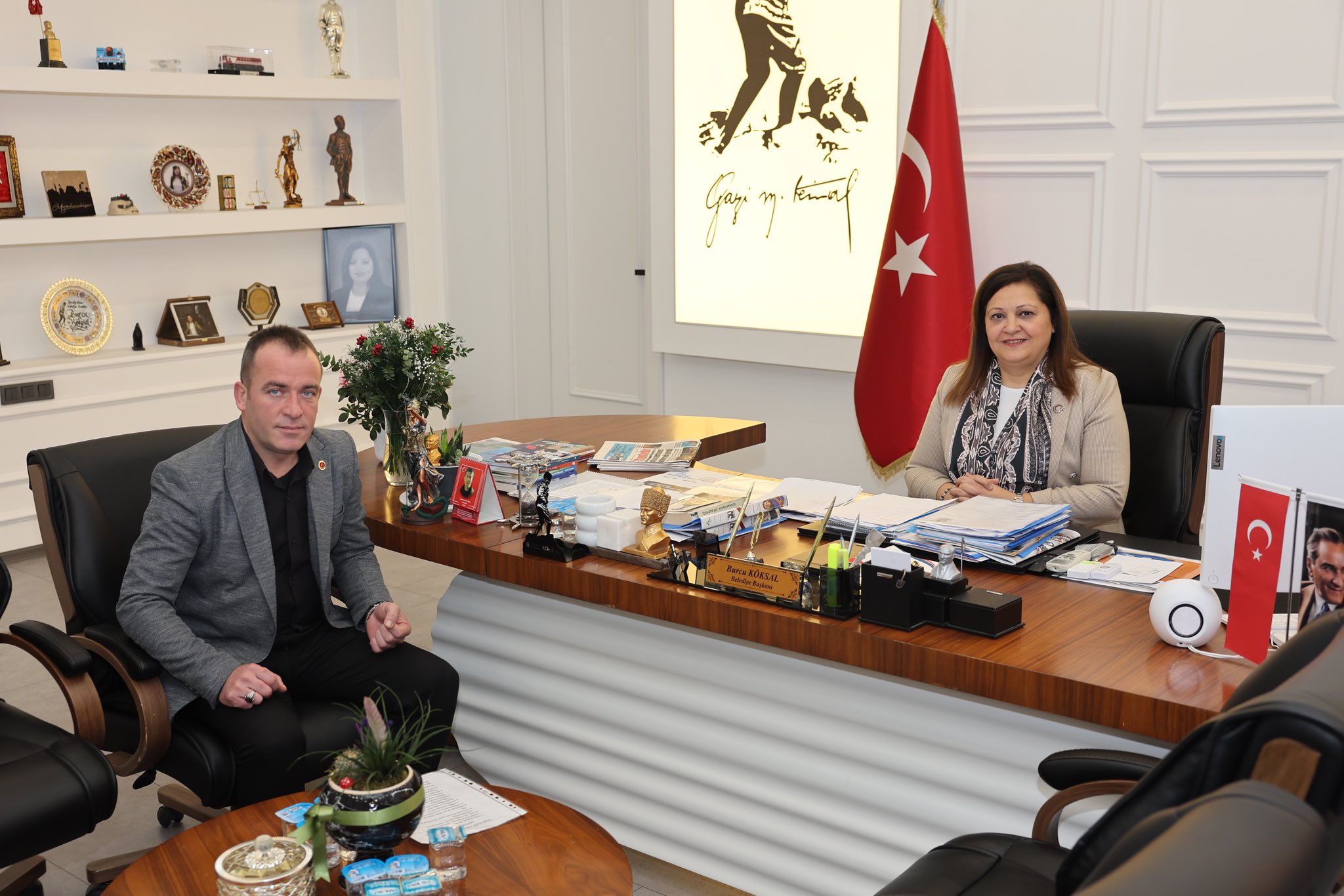 Başkan Köksal’ın Gündemi Yoğun Geçti  Önce Şoförleri Dinledi Sonra Muhtarla Bir Araya Geldi