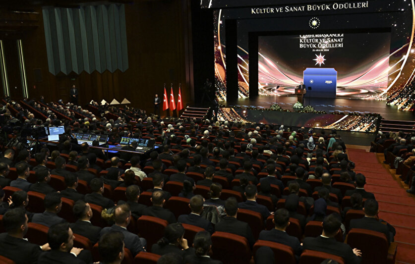 Afyon’dan Yetişti Edebiyatı Çok Sevdi Büyük Ödülü Cumhurbaşkanı Erdoğan’ın Elinden Aldı