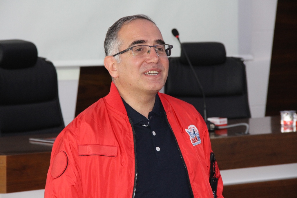"SOSYAL MEDYA, YAPAY ZEKÂ NEDENİYLE ÇOK GÜVENLİ DEĞİL"