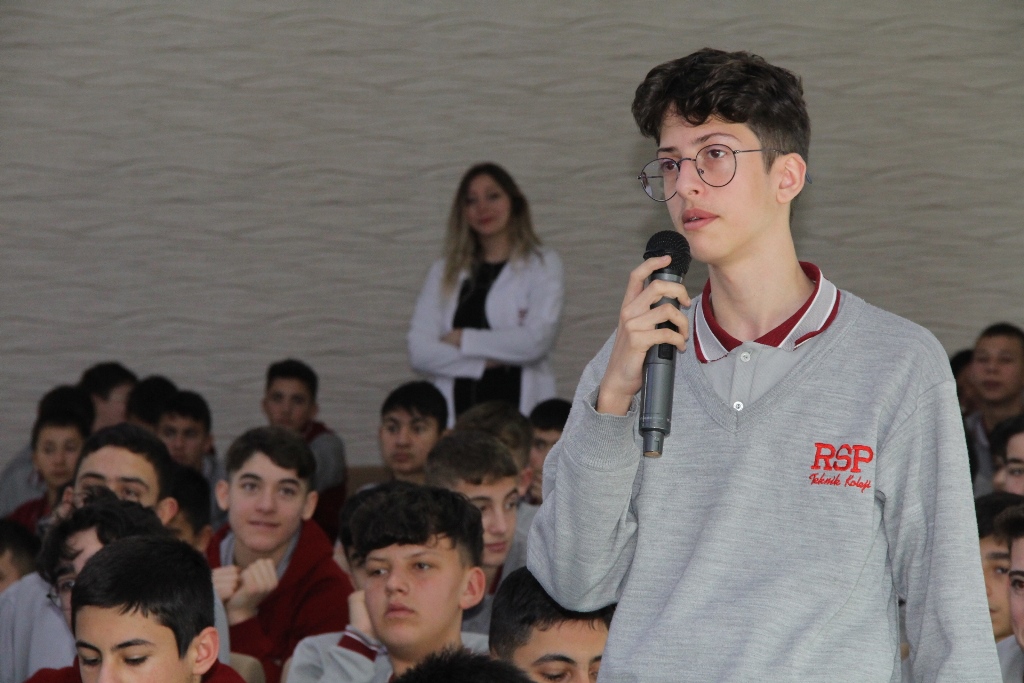 "SOSYAL MEDYA, YAPAY ZEKÂ NEDENİYLE ÇOK GÜVENLİ DEĞİL"