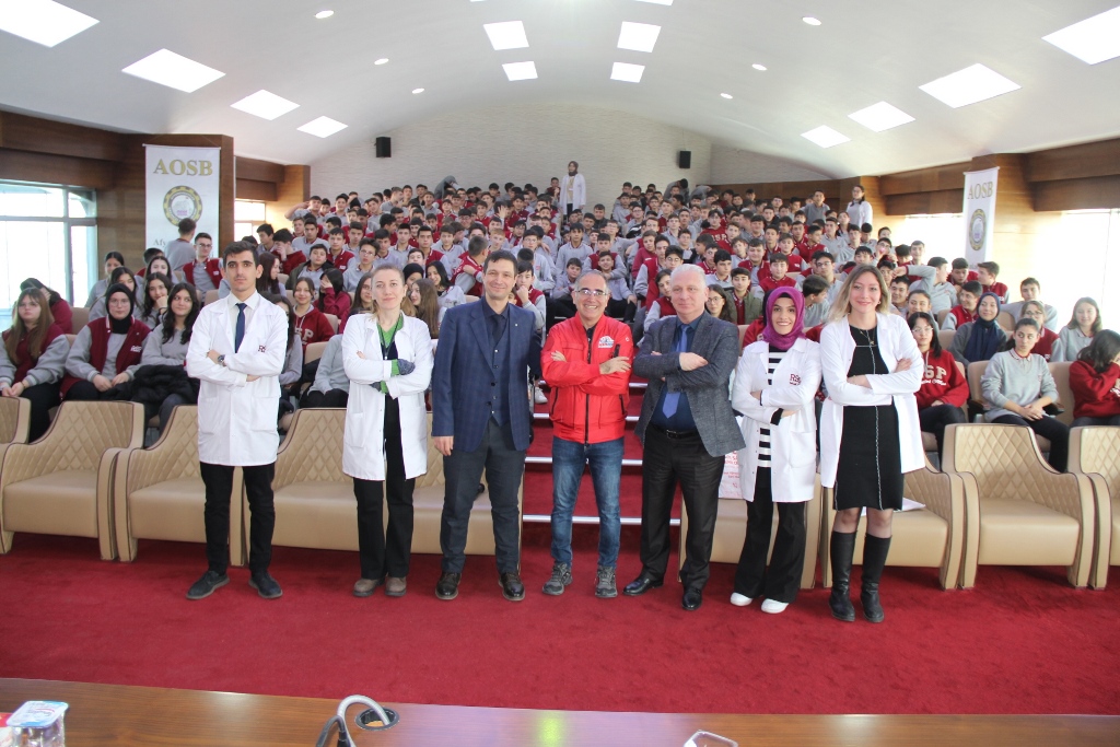 "SOSYAL MEDYA, YAPAY ZEKÂ NEDENİYLE ÇOK GÜVENLİ DEĞİL"