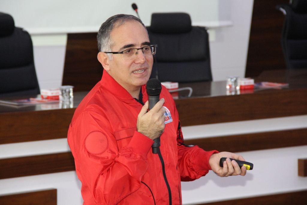 "SOSYAL MEDYA, YAPAY ZEKÂ NEDENİYLE ÇOK GÜVENLİ DEĞİL"