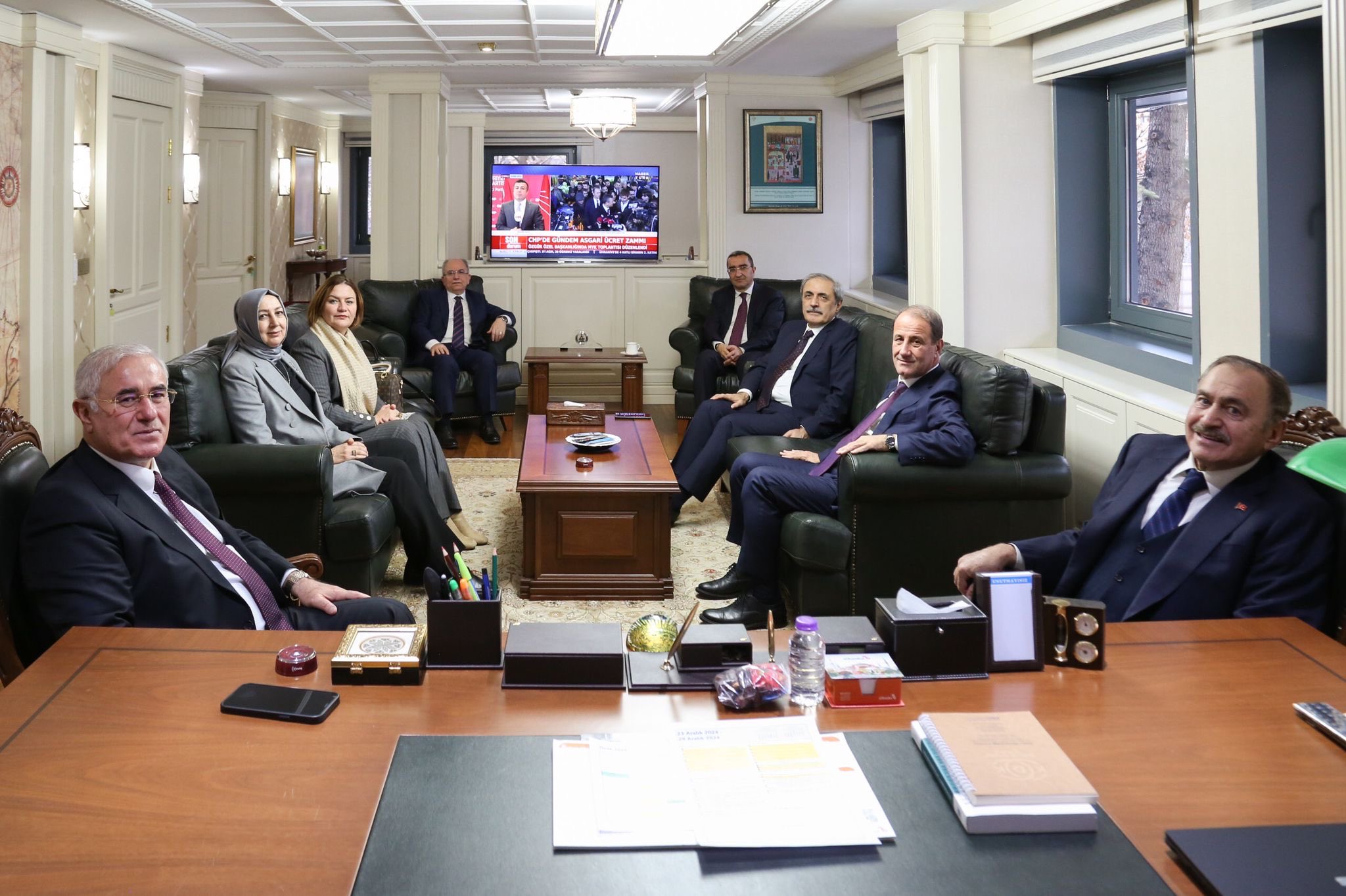 Eski Bakan Eroğlu’nun Ziyaretleri  Yeni Siyasetçilere Taş Çıkaran Cinsten