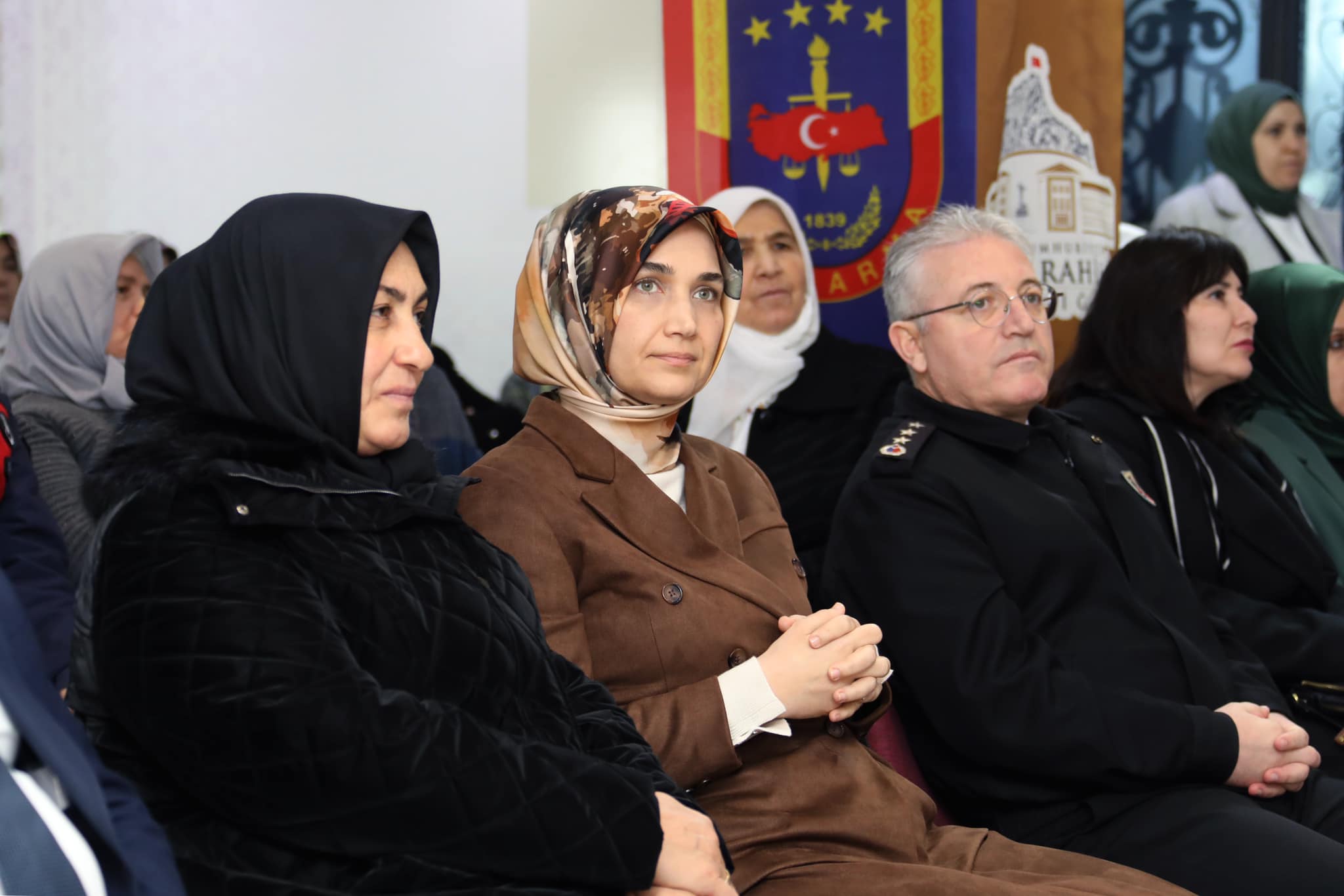 Gençlere Rol Model Olurken Yaşlılara Güven Veriyor