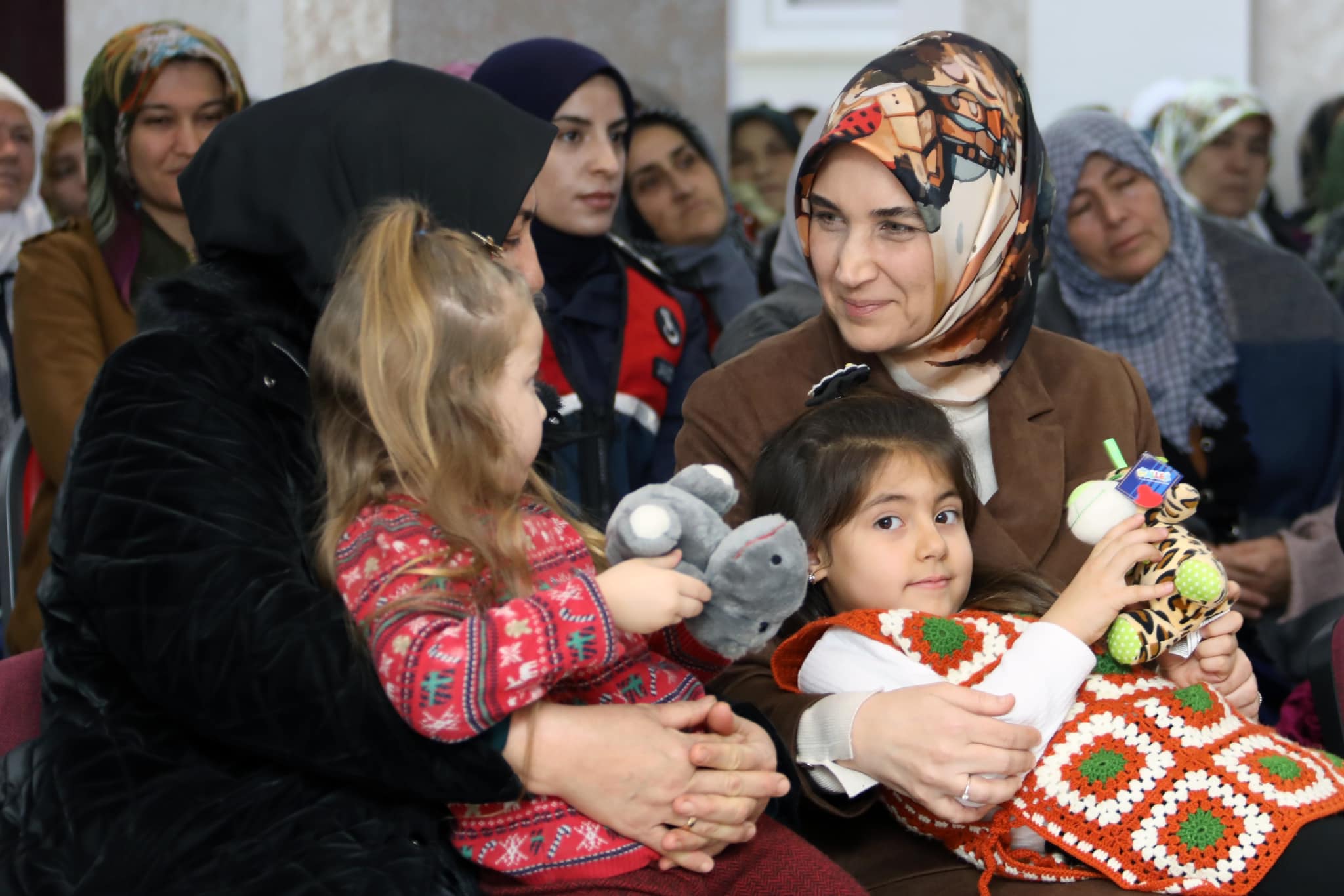Gençlere Rol Model Olurken Yaşlılara Güven Veriyor