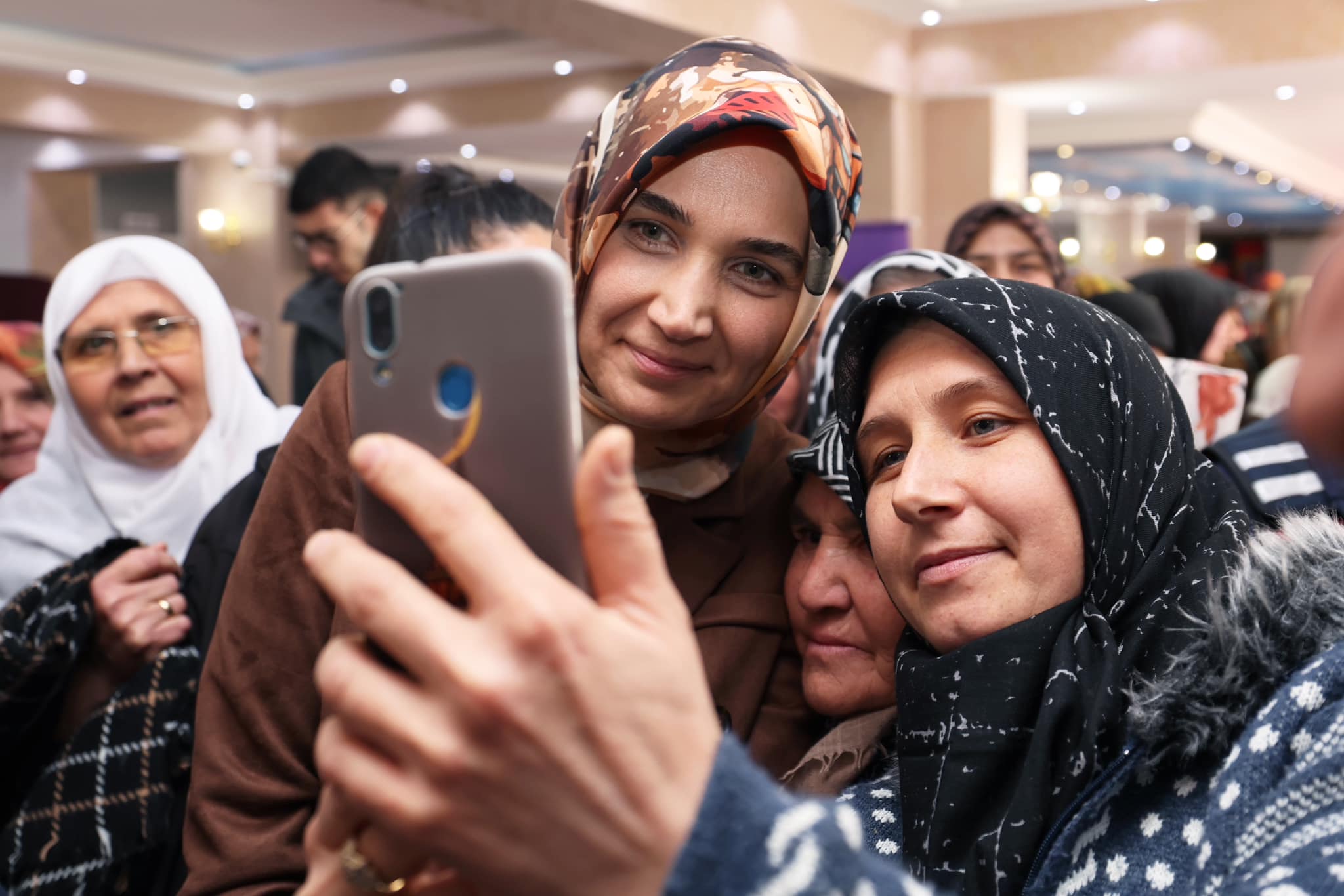 Gençlere Rol Model Olurken Yaşlılara Güven Veriyor