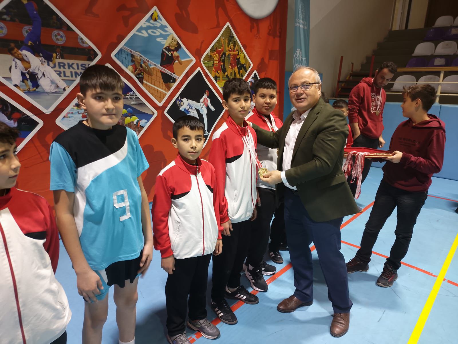 Okul Sporları Voleybol Küçük Erkek Müsabakaları Çiğiltepe Spor Salonu’nda Sonuçlandı
