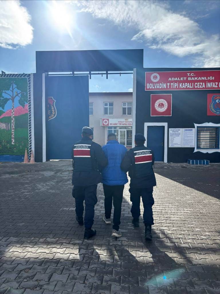 “YOL KESMEK SURETİYLE YAĞMA” SUÇUNDAN ARANAN ŞAHIS YAKALANDI