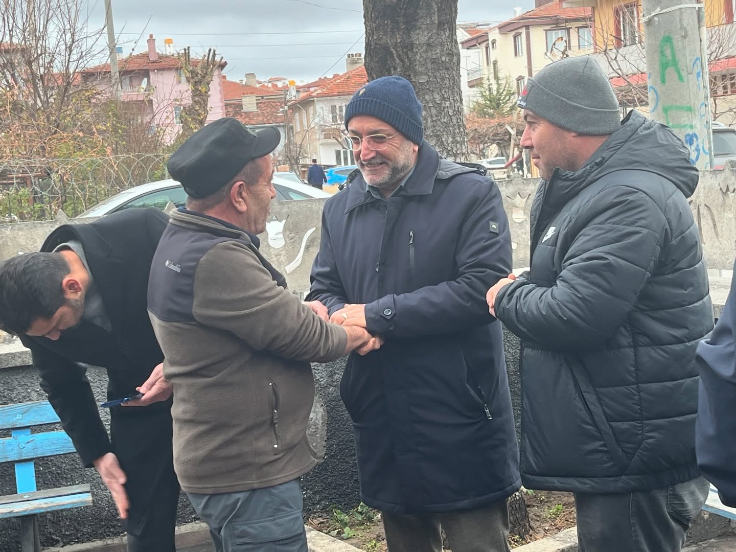 Başkan Şahin Vatandaşlarla Omuz Omuza