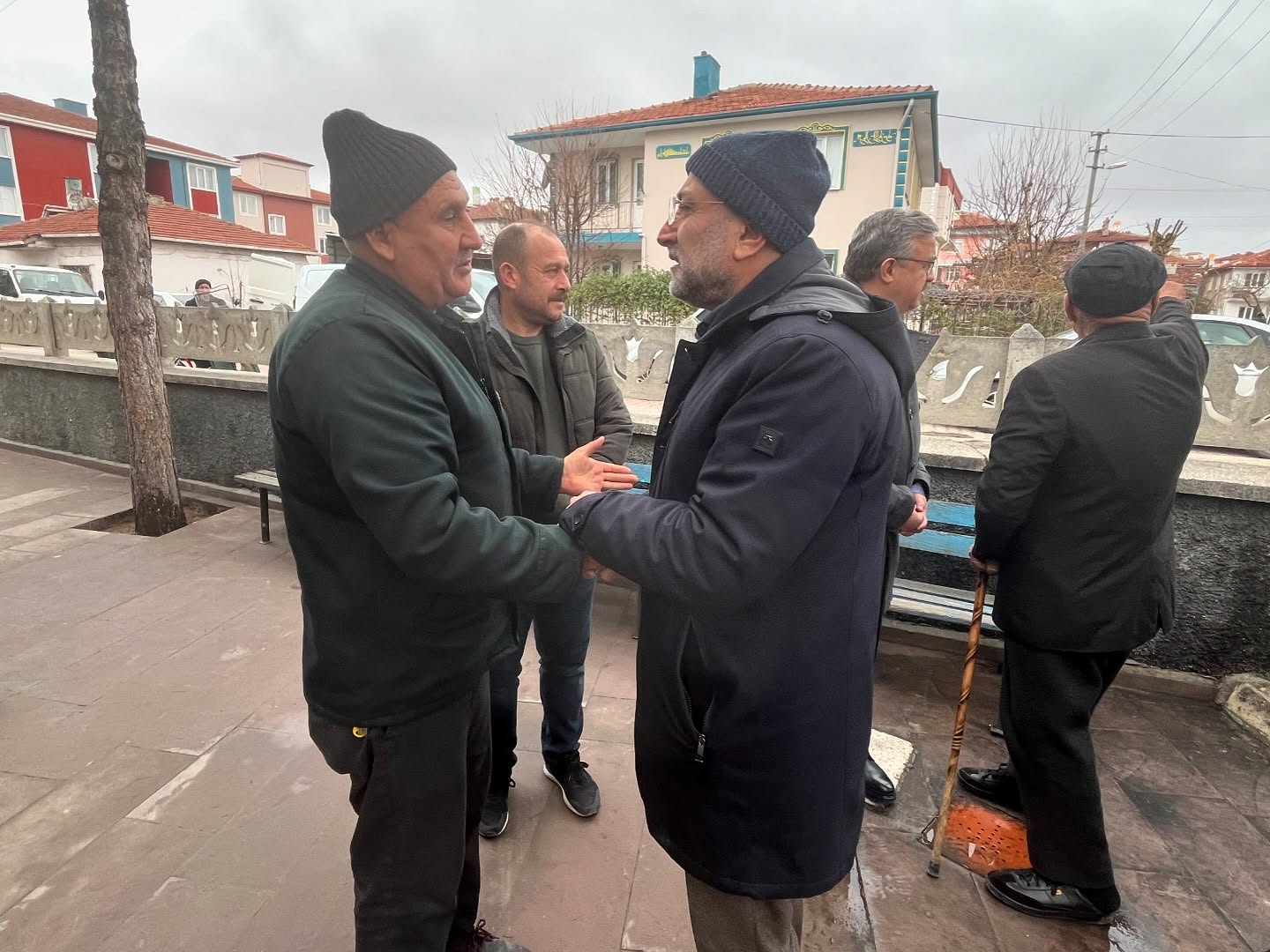 Başkan Şahin Vatandaşlarla Omuz Omuza