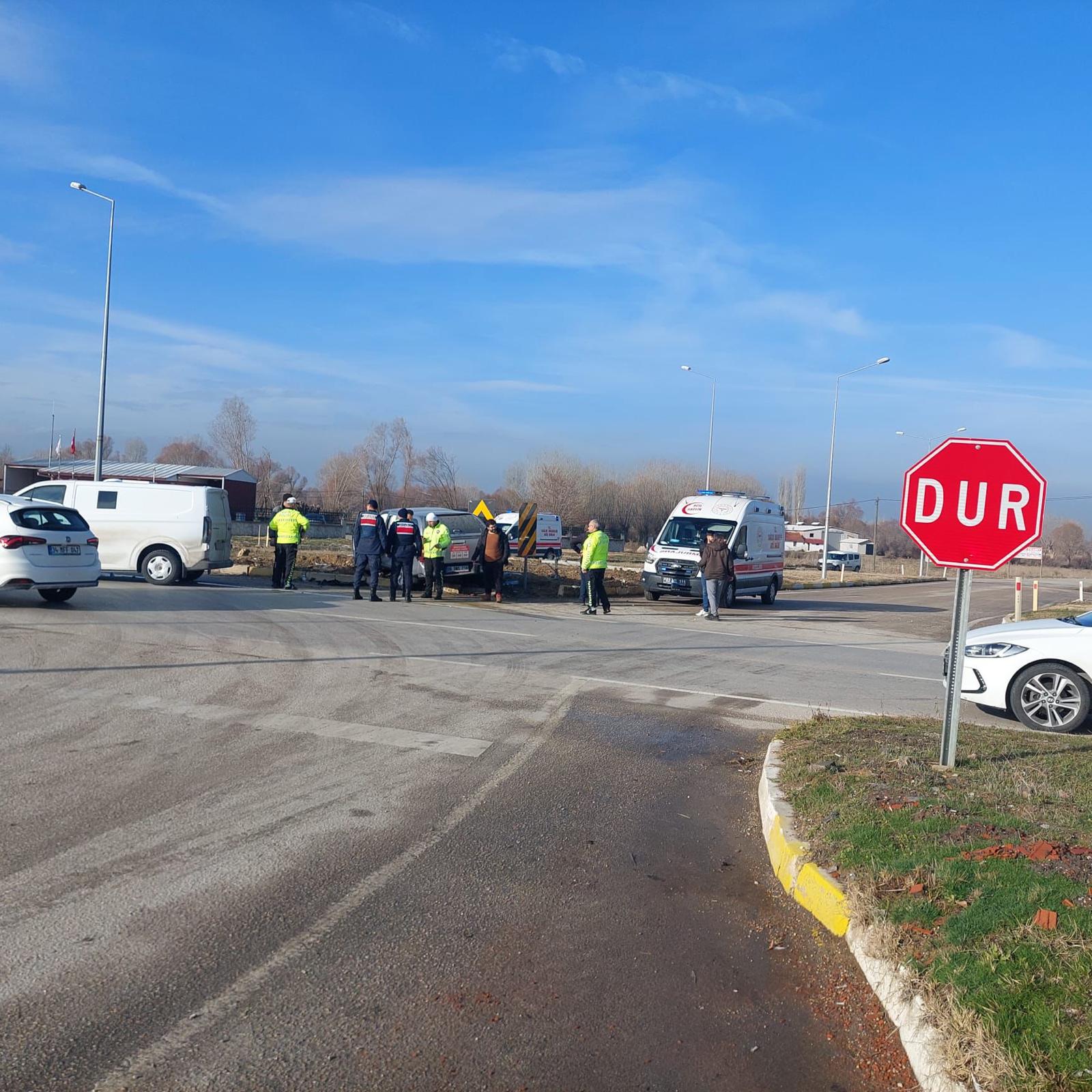 Afyonkarahisar'da İki Kamyonet Çarpıştı: 5 Yaralı