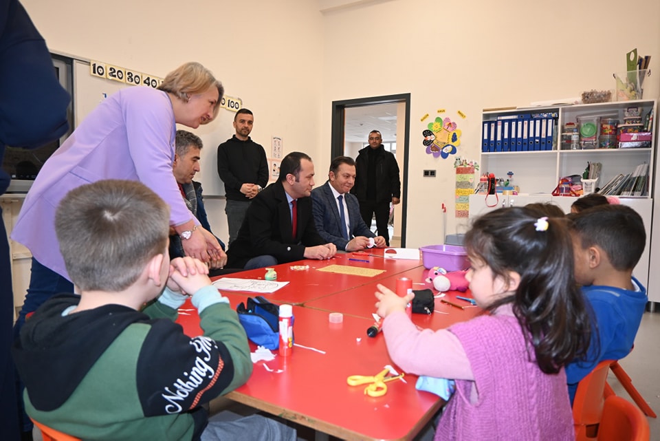 Kaymakam Topuz’dan Eğitim Ziyareti  Minik Öğrencilerle Buluştu