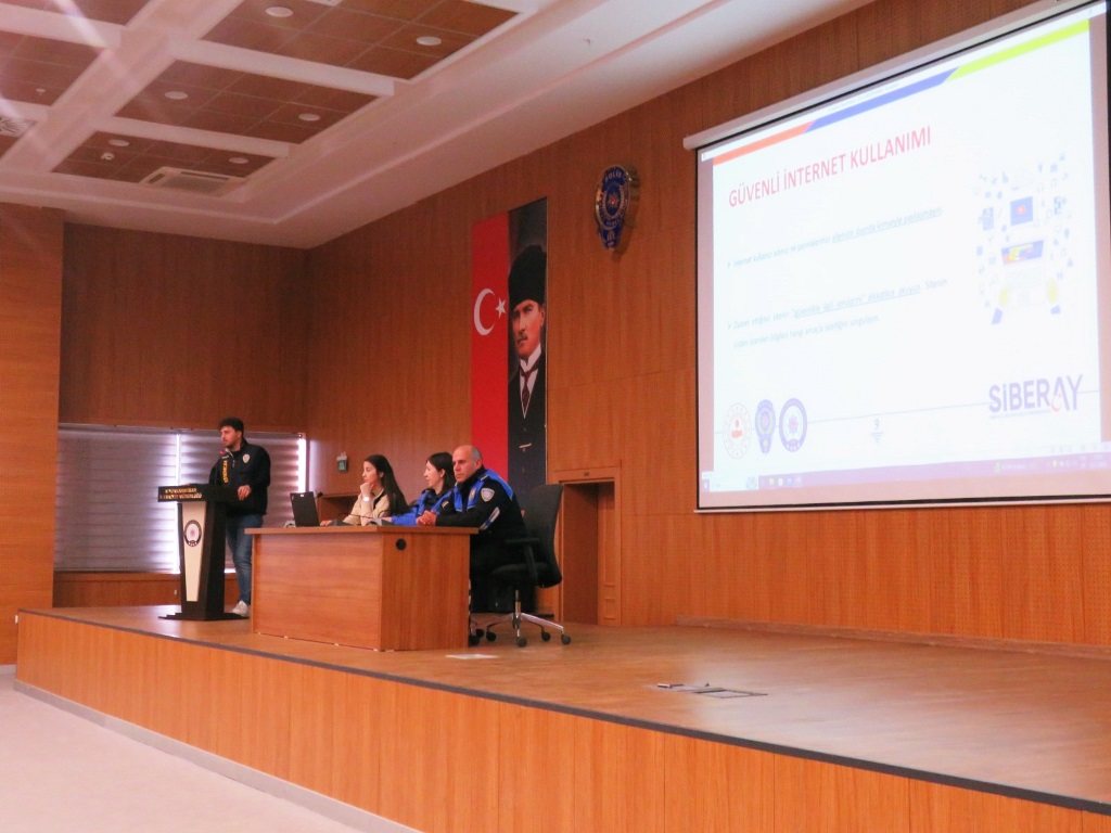 İL EMNİYET MÜDÜRLÜĞÜ'NDEN ÖĞRENCİLERE BİLGİLENDİRME ETKİNLİĞİ