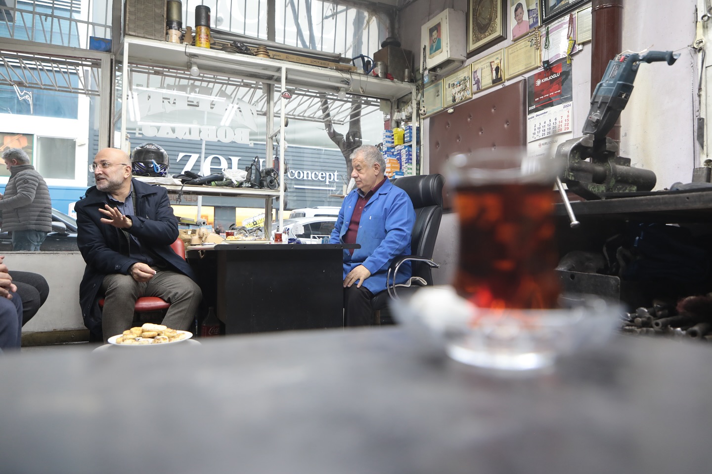 Mehmet Fırın’da Çaylar Sıcak Sohbetler Bereketli
