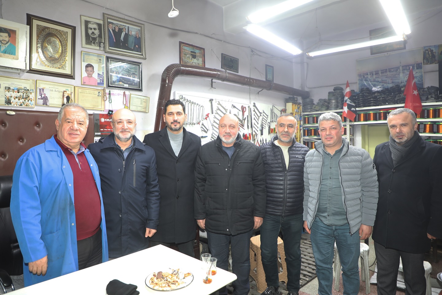 Mehmet Fırın’da Çaylar Sıcak Sohbetler Bereketli