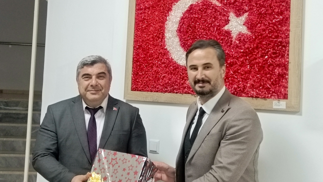 Müdür Sünnetci, Merhum Yakup Kadri Işıkçı Kütüphanesi”Ne Kitap Bağışladı