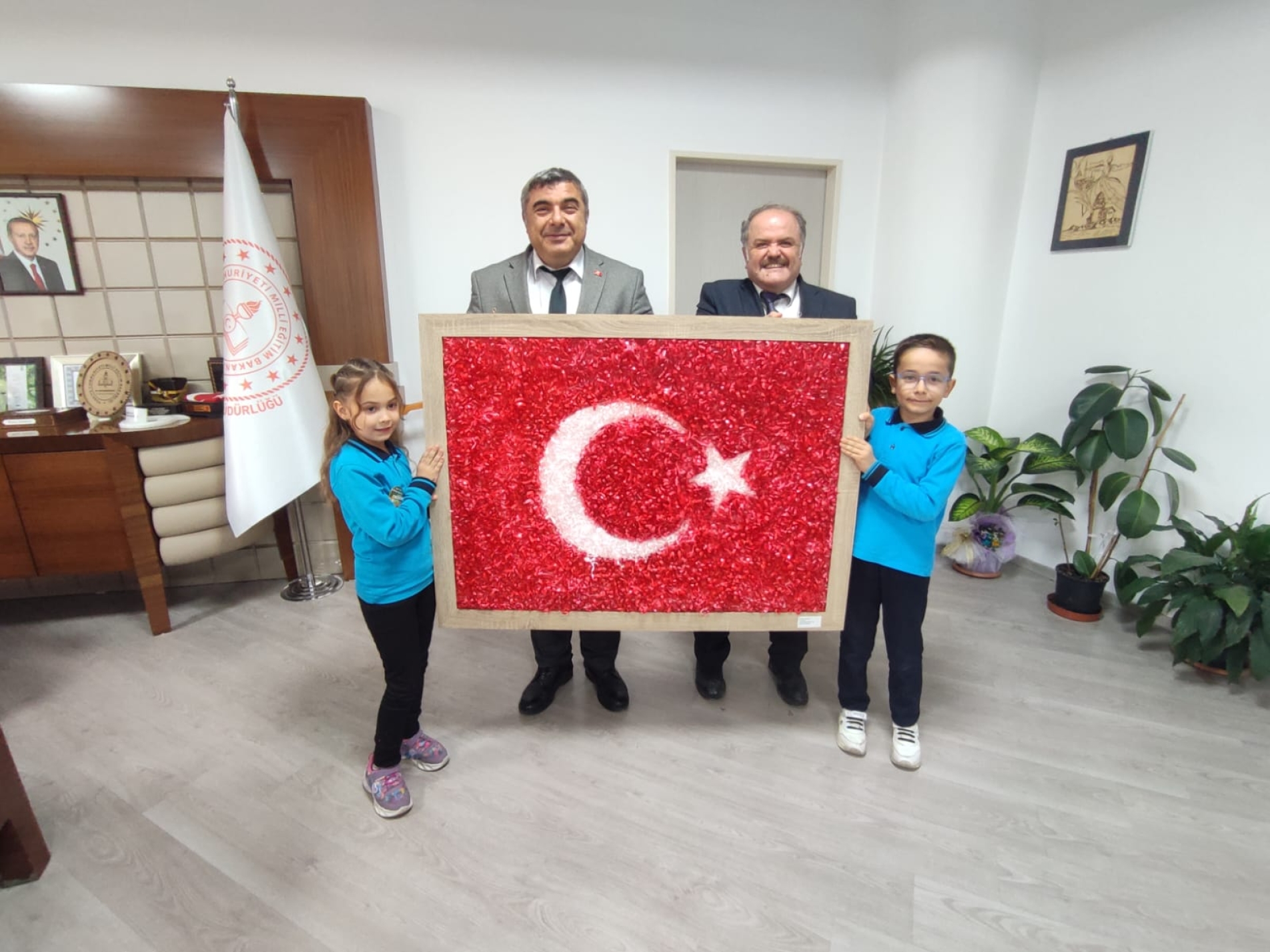 Müdür Sünnetci, Merhum Yakup Kadri Işıkçı Kütüphanesi”Ne Kitap Bağışladı