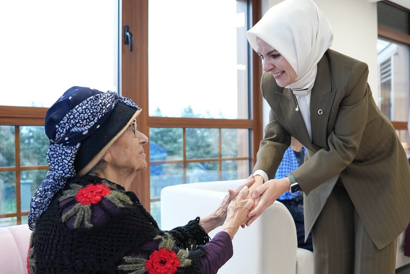 Afyonlu Bakan Göktaş Darülaceze'de  Büyüklerin Gönlünü Fethetti