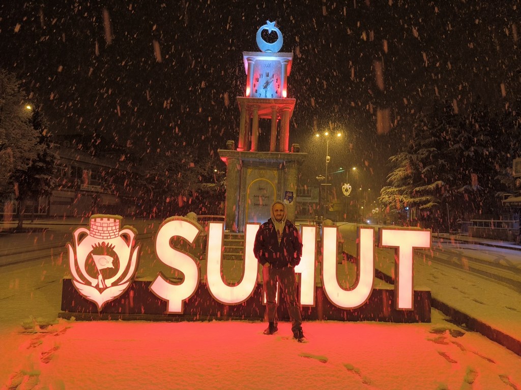 AFYON'DA KAR YAĞIŞI EŞSİZ MANZARALAR OLUŞTURDU