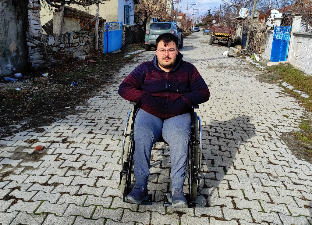 HAYATA YAZILIM KODLADI!  