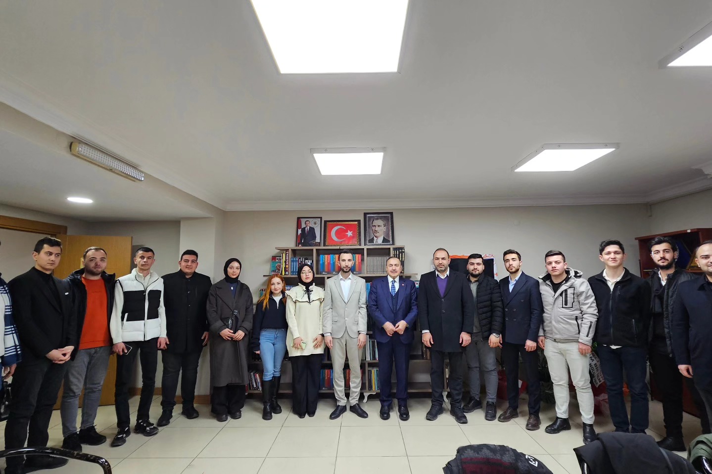 Tecrübeyle Gençlik Bir Arada  AK Gençliğin Başkanı İntepe Eski Bakan Eroğlu’nu Ağırladı