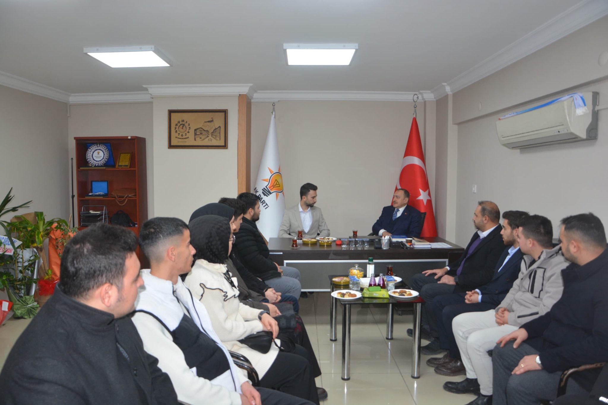 Eski Bakan Eroğlu  AK Parti Gençlik Kolları’na İlham Verdi