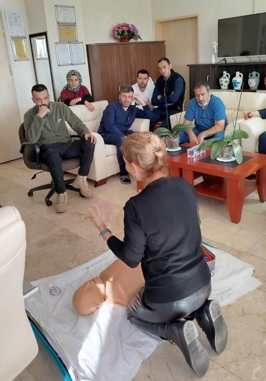 HUZUREVİ SAKİNLERİNE VE PERSONELİNE İLK YARDIM EĞİTİMİ