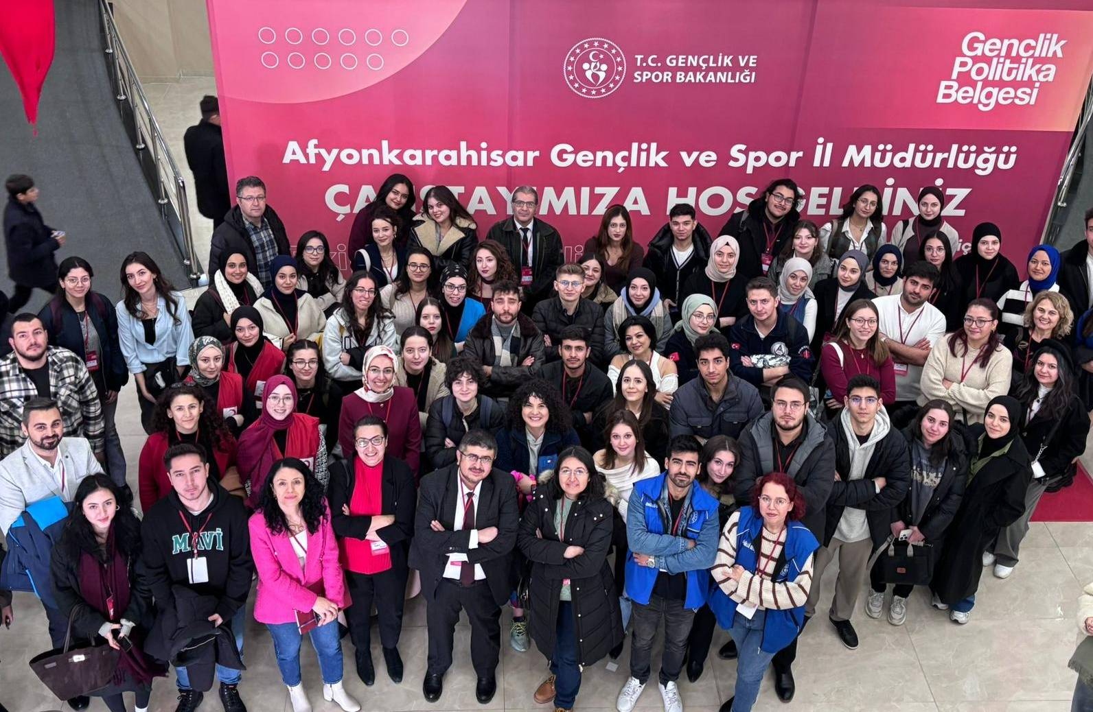 ÖĞRENCİ VE AKADEMİSYENLER GENÇLİK POLİTİKA BELGESİ VİZYON ÇALIŞTAYINA KATILDI