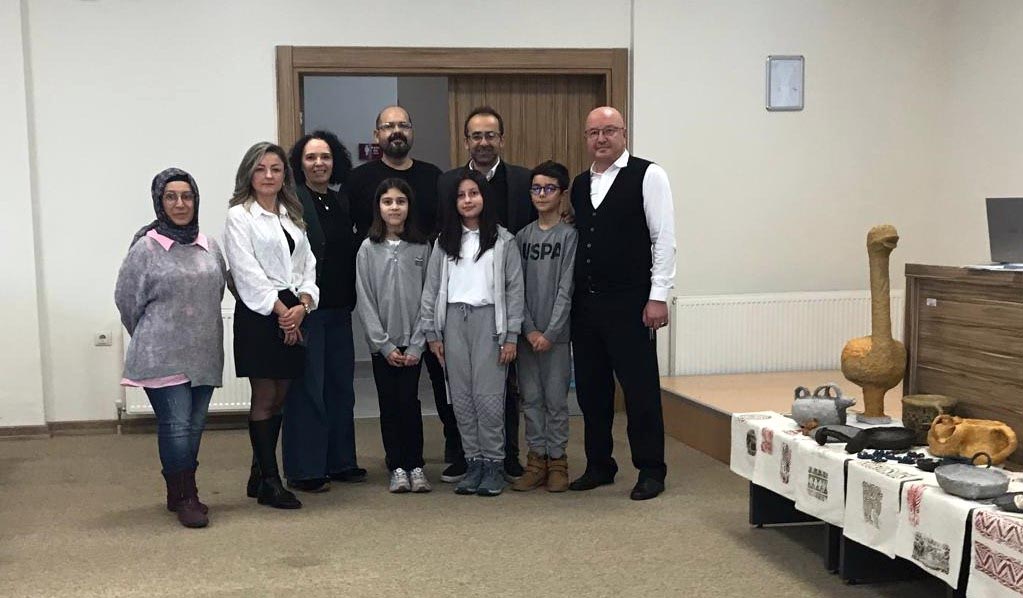 "FRİG SOFRASI ATIK KAĞITLA YENİDEN HAYAT BULUYOR" ETKİNLİĞİ GERÇEKLEŞTİRİLDİ