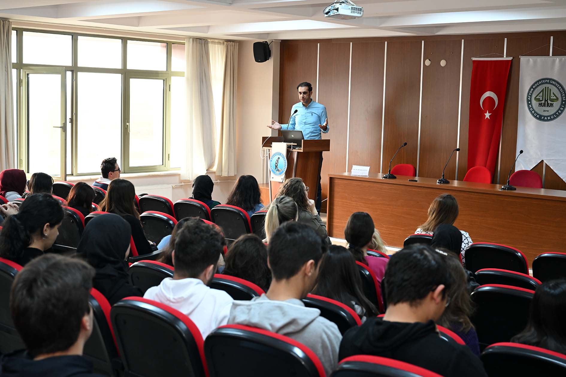 HUKUK FAKÜLTESİ'NDE "MEDYA OKURYAZARLIĞI" SEMİNERİ DÜZENLENDİ