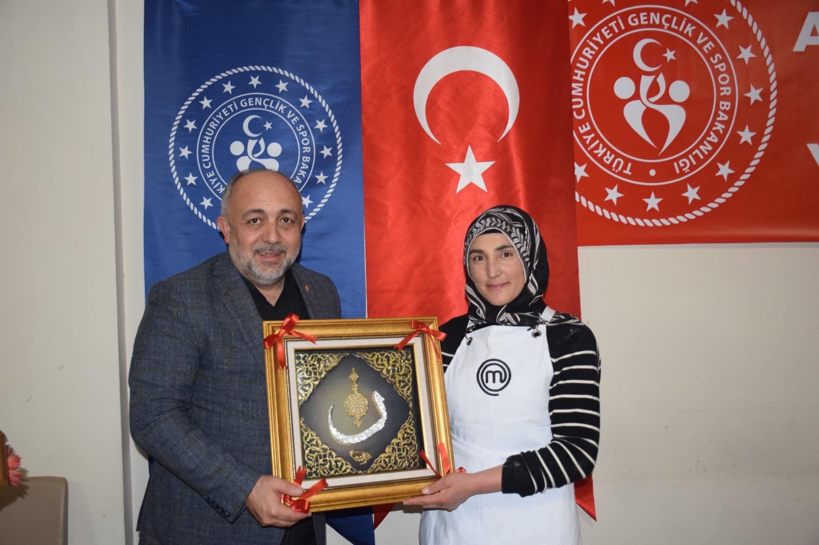 Afyonkarahisar'ın Yöresel Tatları, Ayşe Ekiz'in Elinden Öğrencilere Tanıtıldı