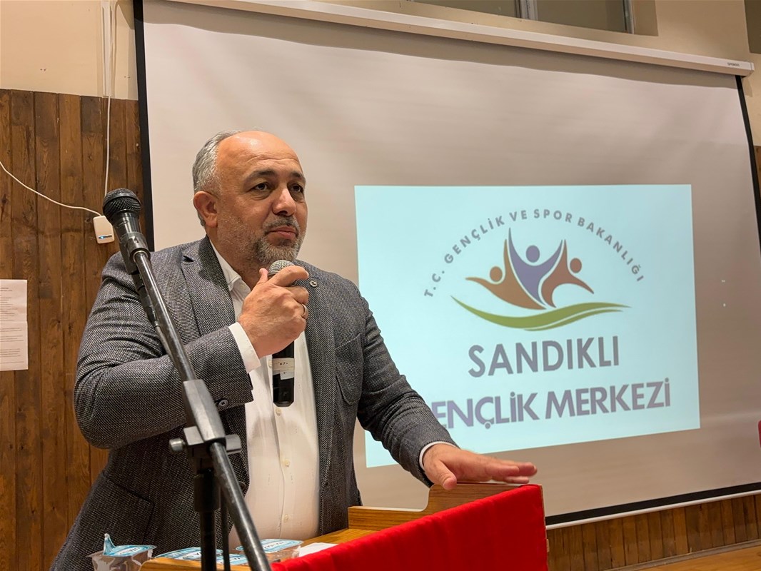 Sandıklı Gençlik Merkezi'nde Şiir Dinletisi Coşkusu