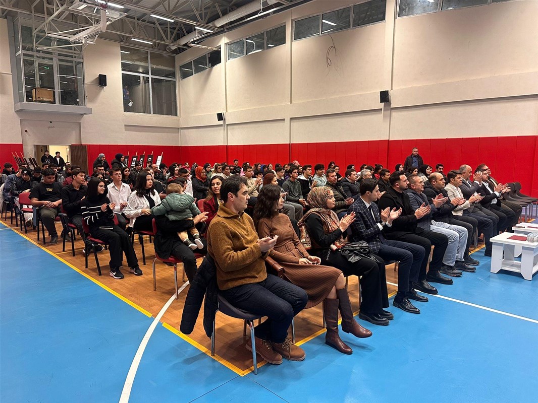 Sandıklı Gençlik Merkezi'nde Şiir Dinletisi Coşkusu