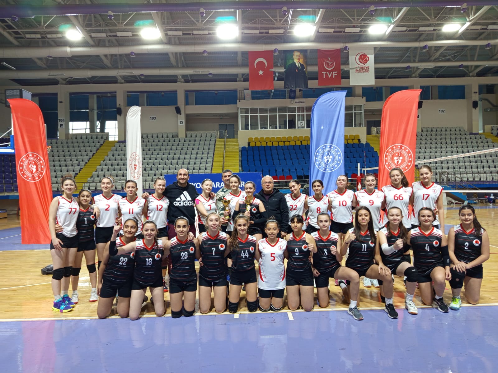 Voleybol Küçük Kızlar Şampiyonası Sona Erdi: Genç Yetenekler Performanslarıyla Gururlandırdı