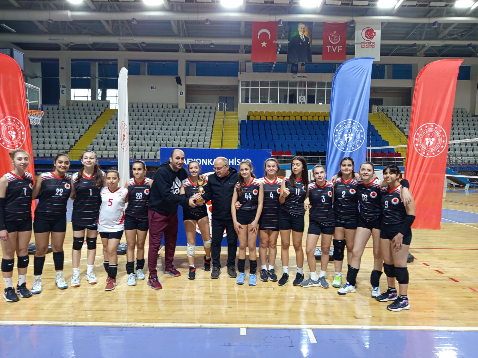 Voleybol Küçük Kızlar Şampiyonası Sona Erdi: Genç Yetenekler Performanslarıyla Gururlandırdı