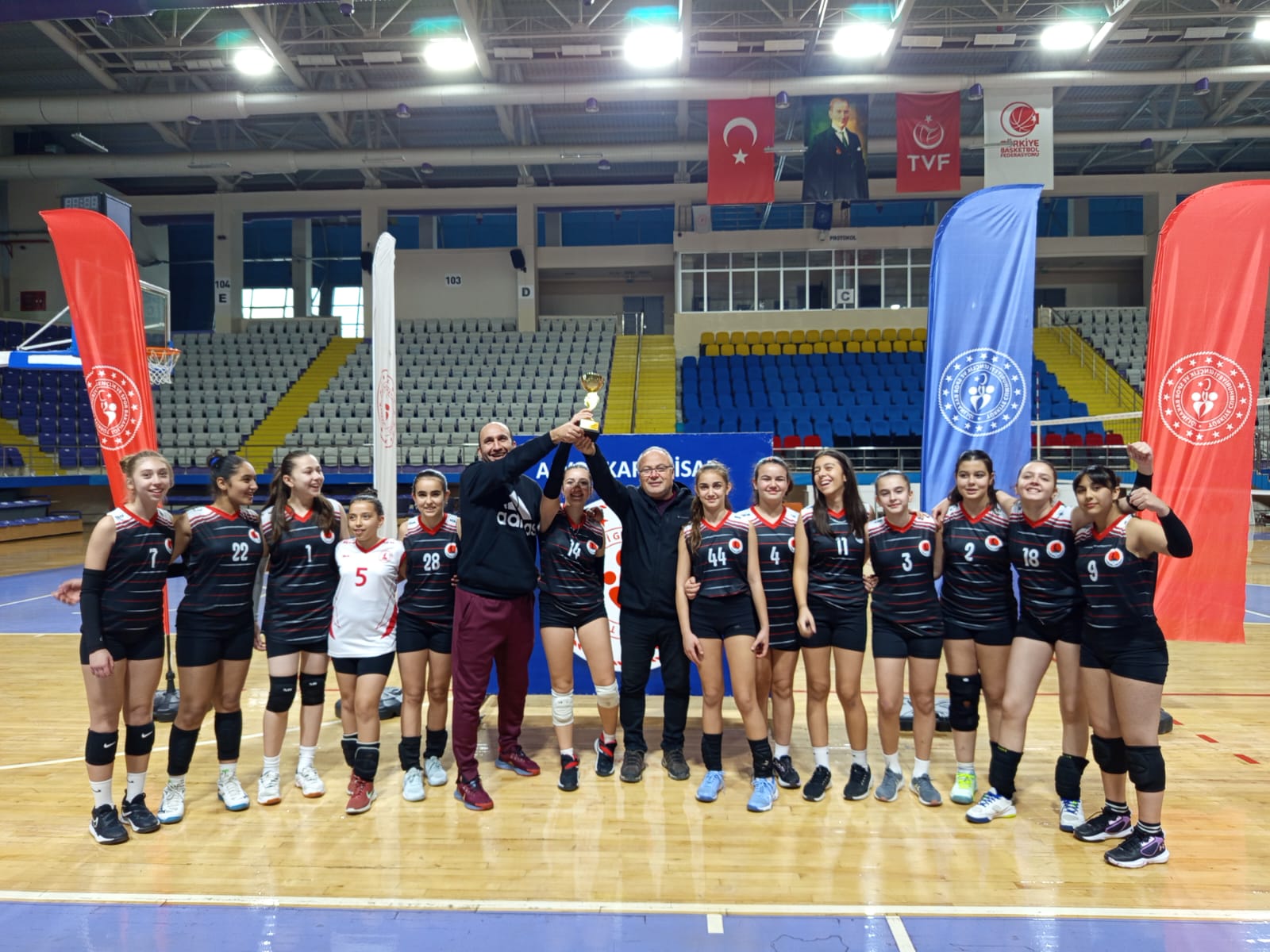 Voleybol Küçük Kızlar Şampiyonası Sona Erdi: Genç Yetenekler Performanslarıyla Gururlandırdı