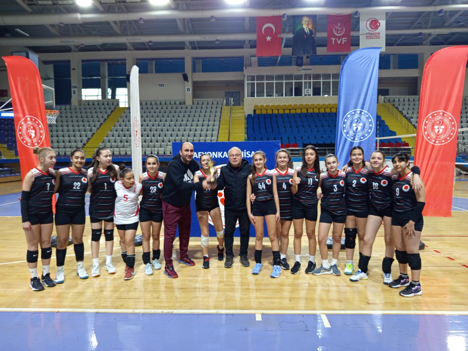 Voleybol Küçük Kızlar Şampiyonası Sona Erdi: Genç Yetenekler Performanslarıyla Gururlandırdı