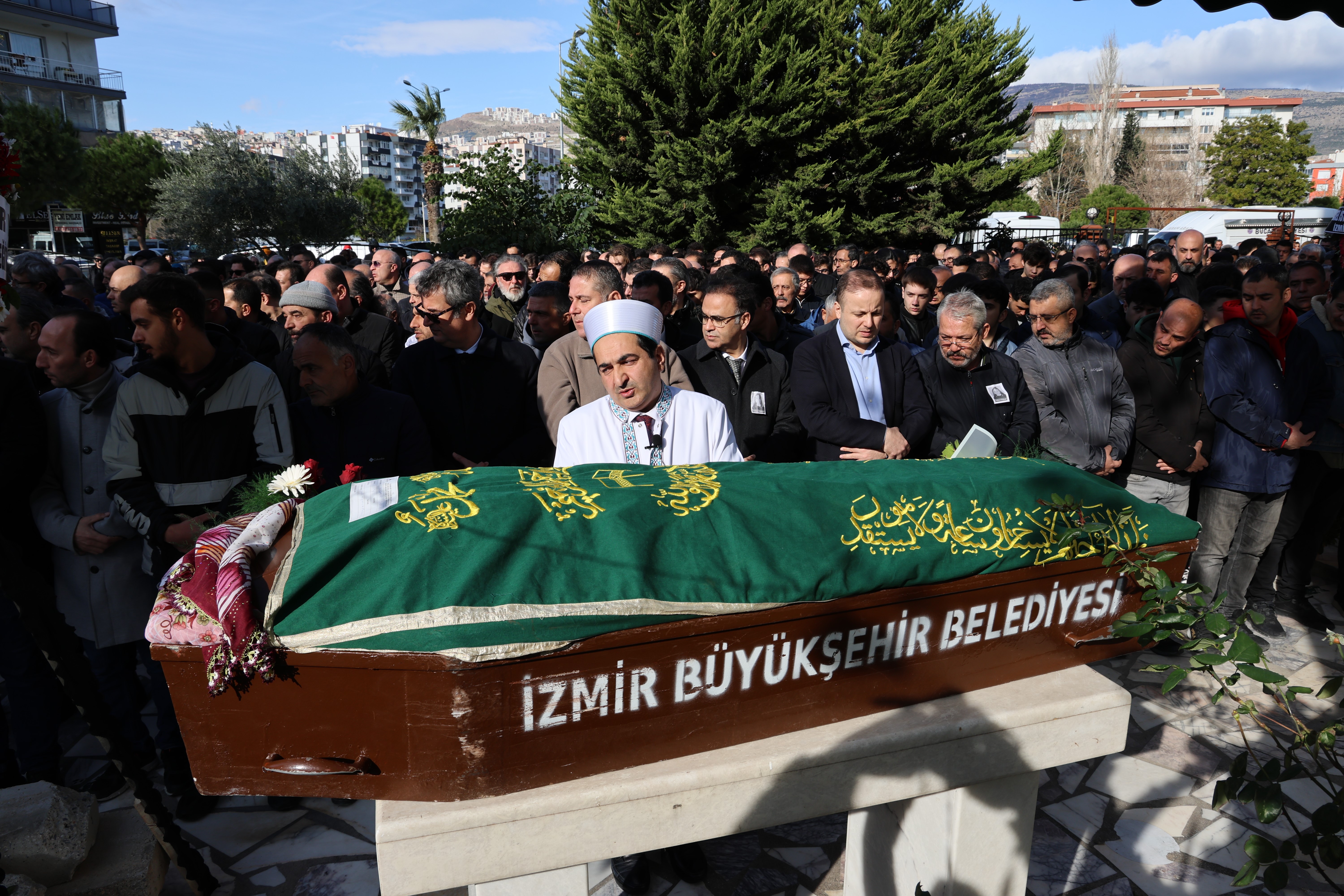 İzmir'de Servis Kazasında Yaşamını Yitiren Liseli Yağmur'a Acı Veda