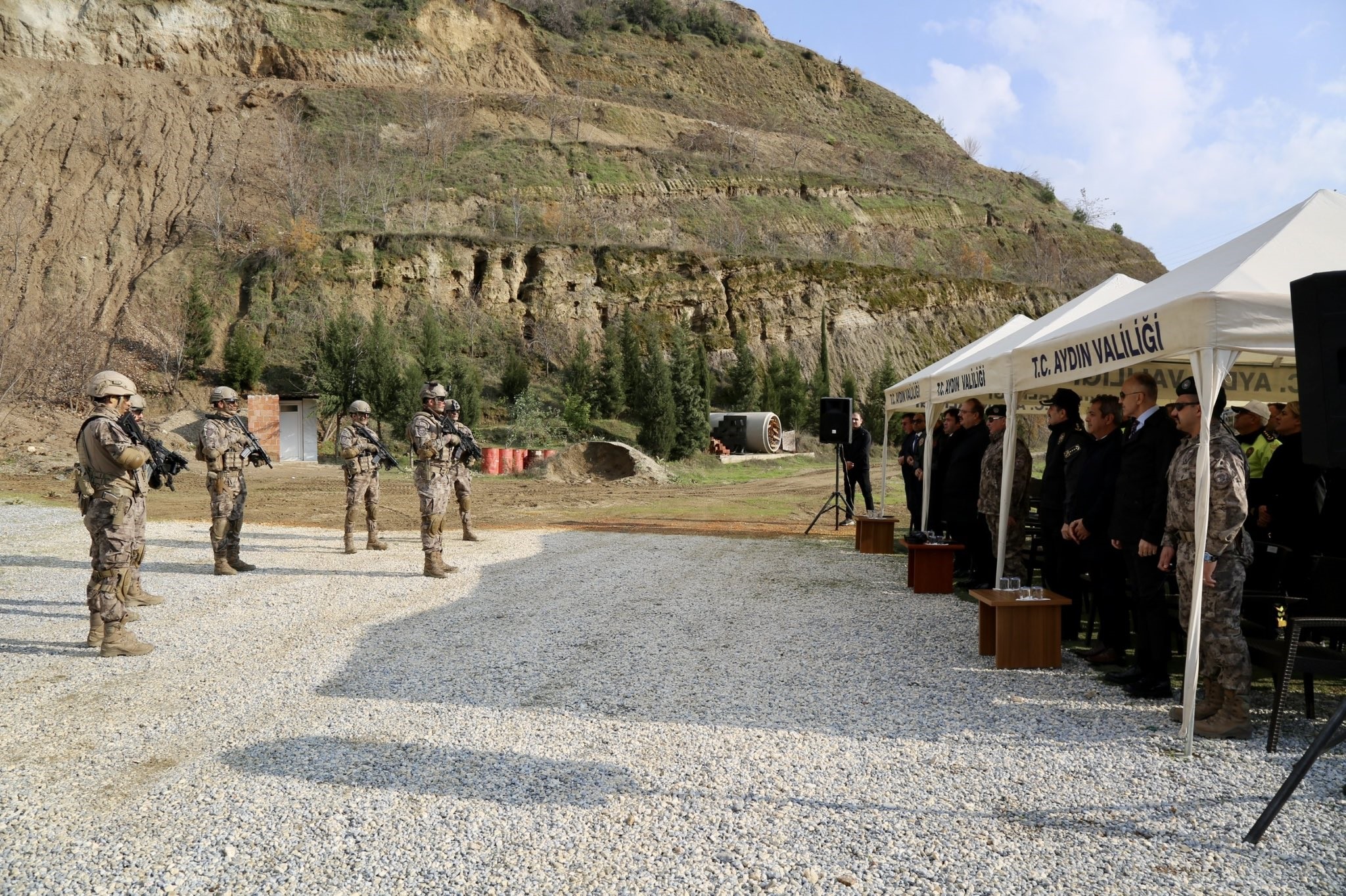 Özel Harekat Polislerinin Tatbikatı Gerçeği Aratmadı