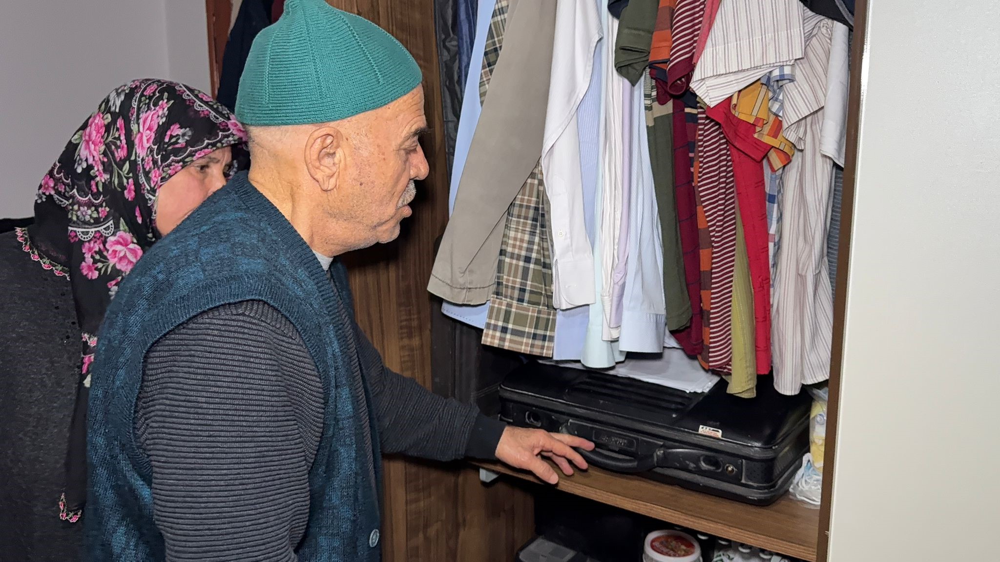"KAFAMA SİLAH DAYAYIP ALTINLARIMI ÇALDILAR" DEDİ