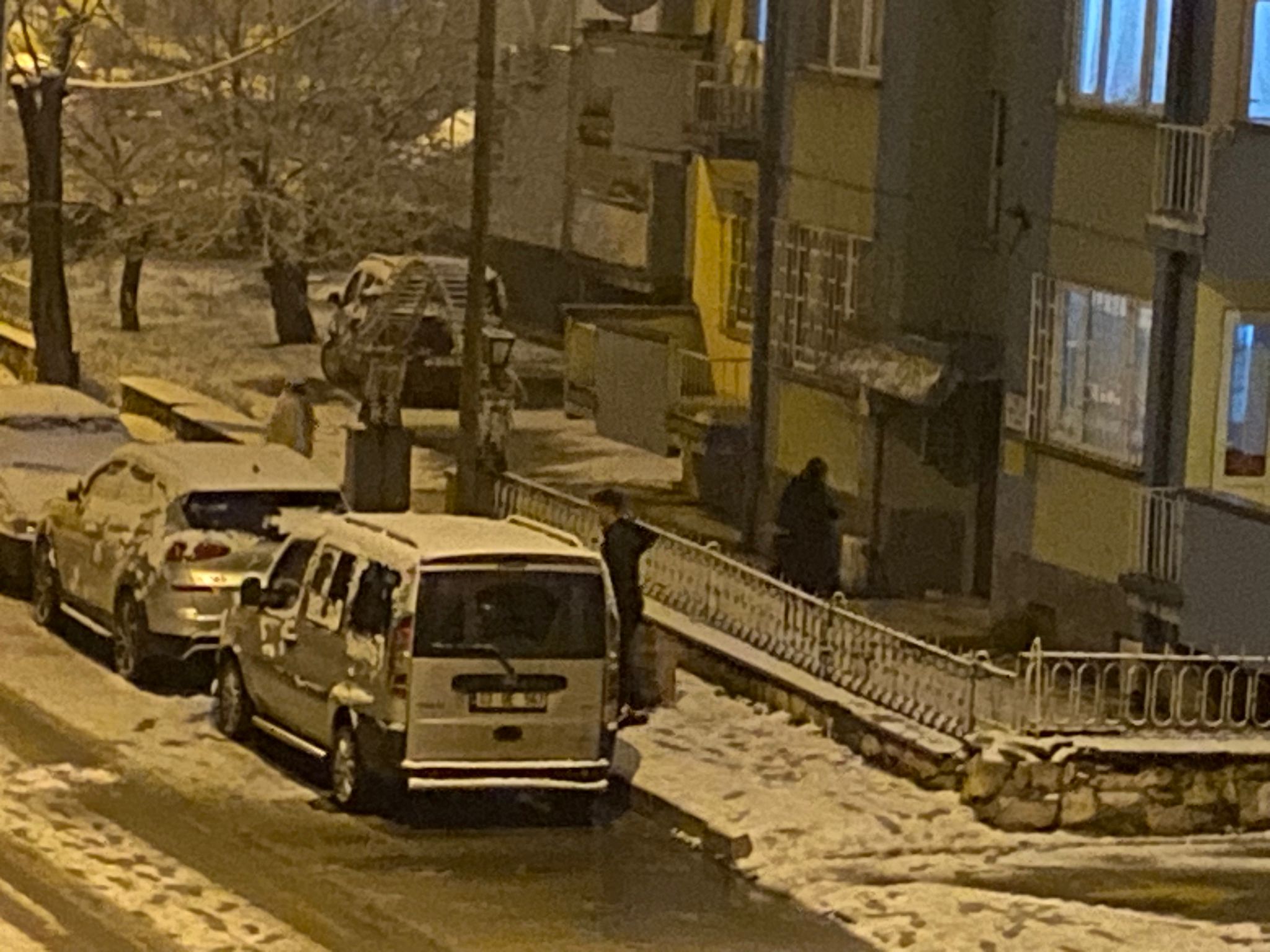 AFYONKARAHİSAR BEYAZA BÜRÜNDÜ
